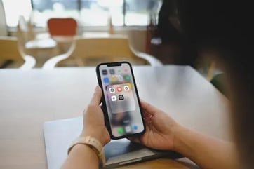 L’IA ne peut pas saisir l’ambiance : la stratégie de contenu 80/20 qui génère des prospects et des conversions
