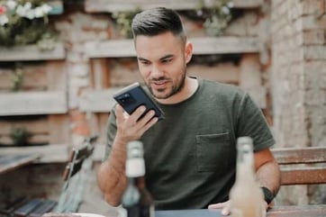 L'essor de la recherche vocale : optimiser votre référencement et votre contenu pour l'avenir