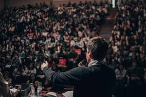 La prise de parole : talon d'achille du social selling
